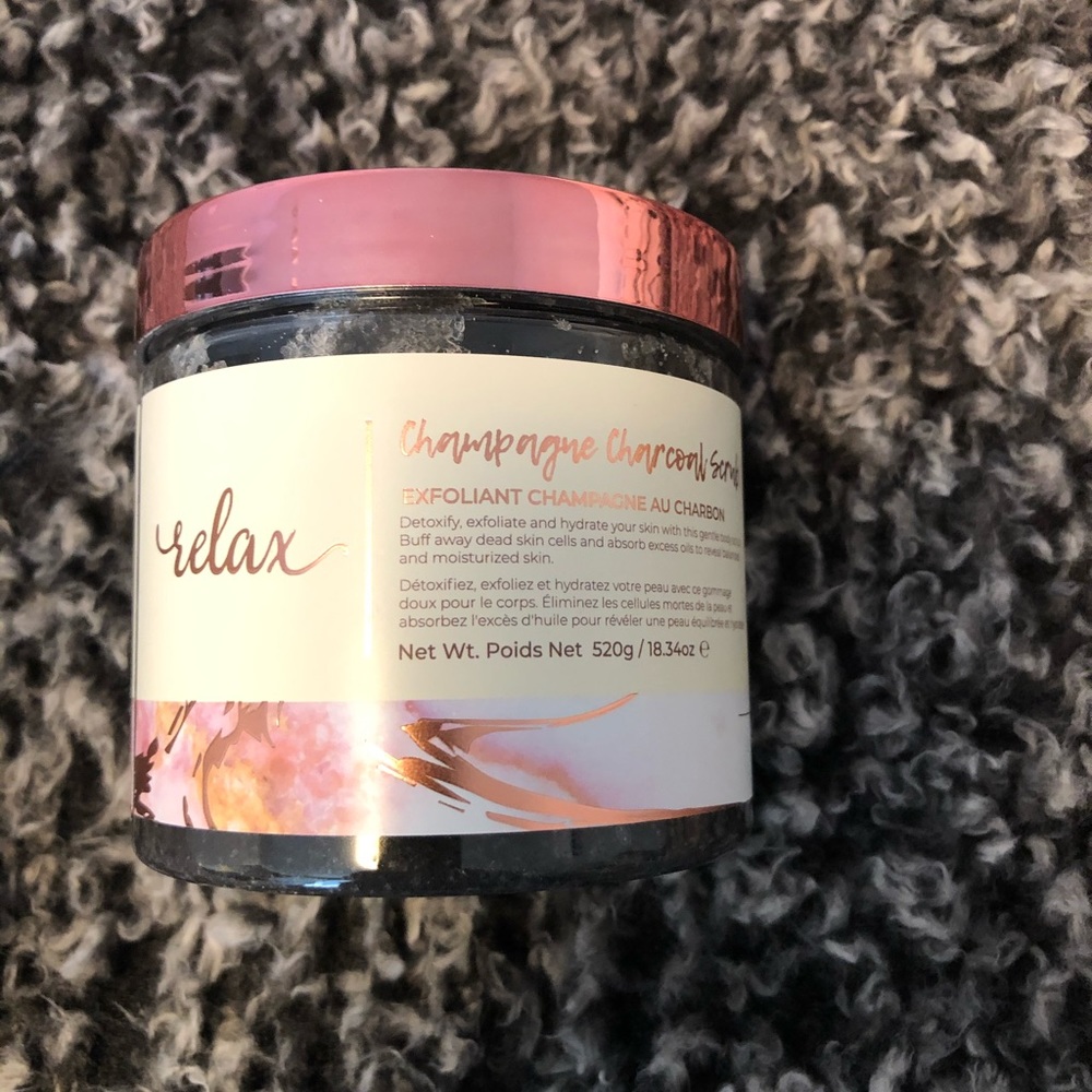 Sealed Manna Kadar Relax Champagne Charcoal Scrub